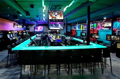 downtown las vegas bar with games